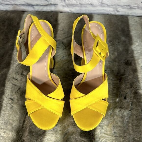 Super cute yellow platforms, brand new. - Picture 5 of 11
